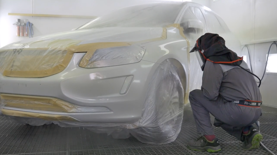 Spies Hecker aide les carrossiers à réparer les blancs nacrés tri-couches, en 3 étapes