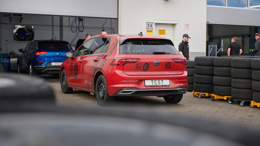 ADAC legt grote verschillen tussen vierseizoenenbanden bloot